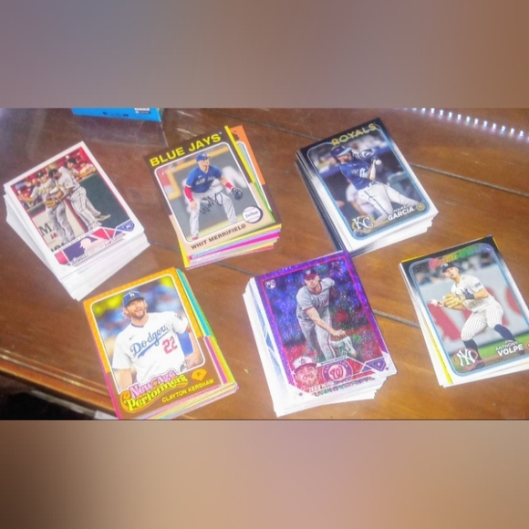 Baseball Cards Lot of 250 - Topps 2023 -2024 *MINT* ! - Picture 1 of 8
